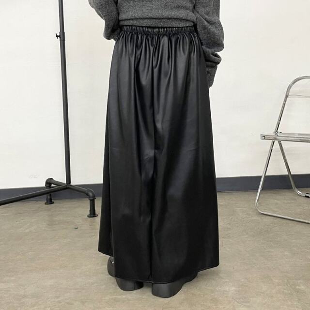 合成皮革フレアスカート