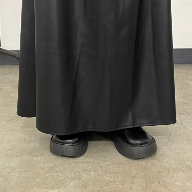 合成皮革フレアスカート