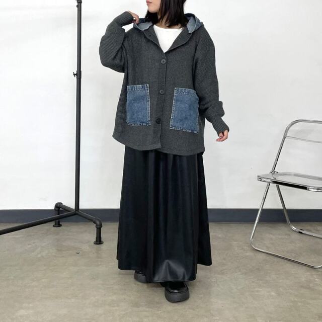 合成皮革フレアスカート