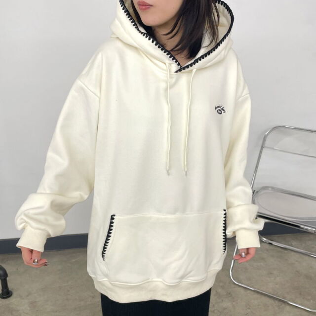 暖配色ロゴパーカー