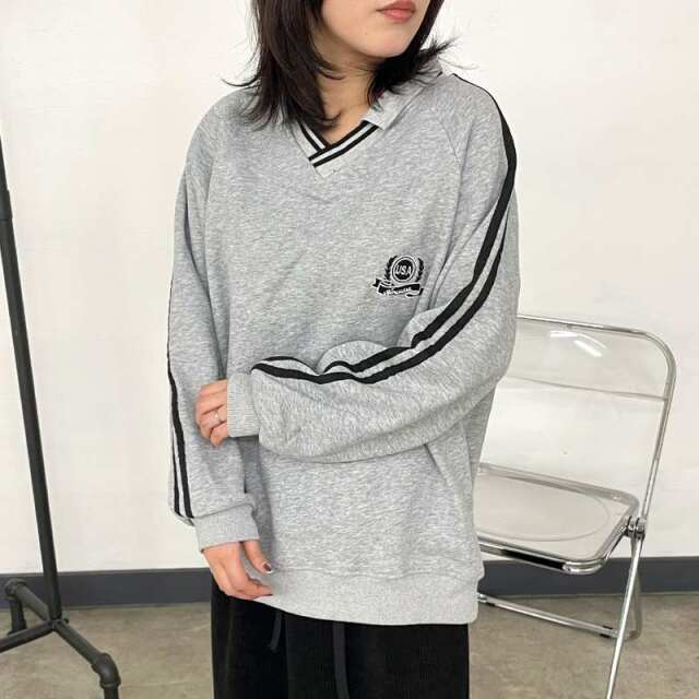 暖襟付きラインロゴプルオーバー