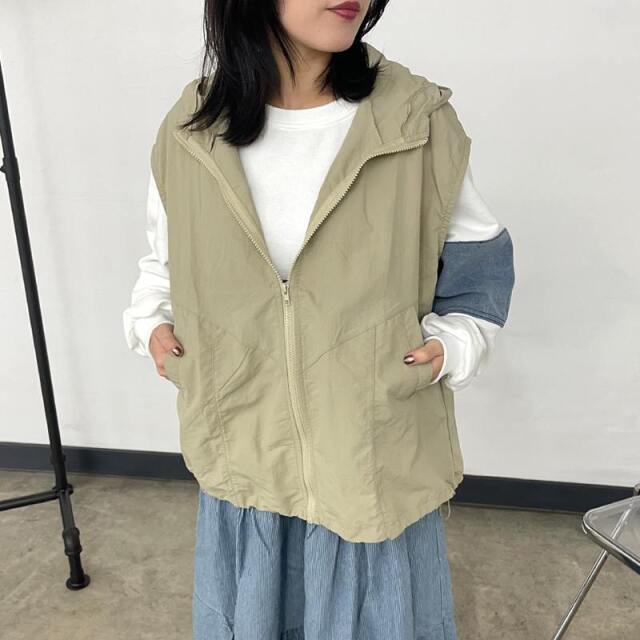 ナイロンフードベスト