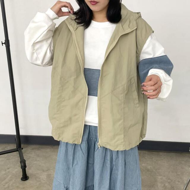 ナイロンフードベスト