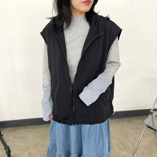 ナイロンフードベスト