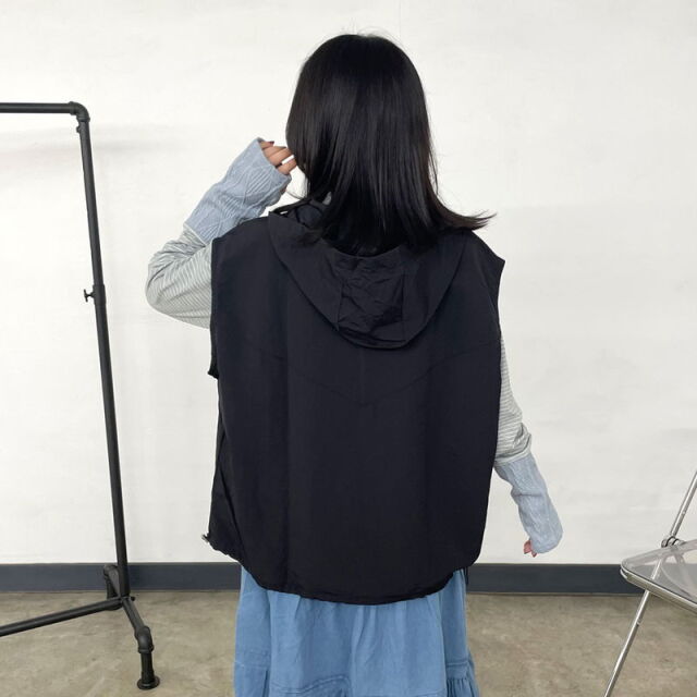 ナイロンフードベスト