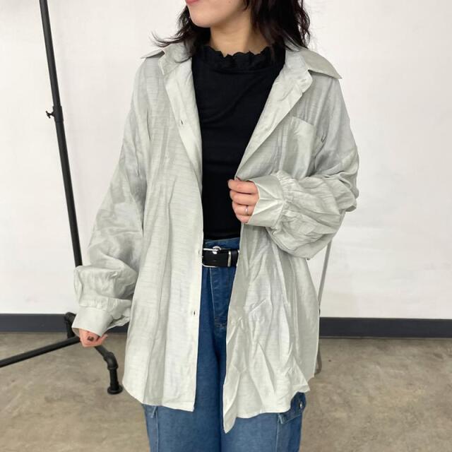 バックドロストシアーシャツ