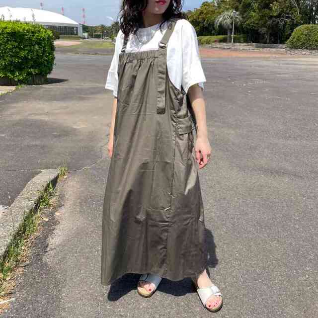 ナイロン風カーゴジャンパースカート