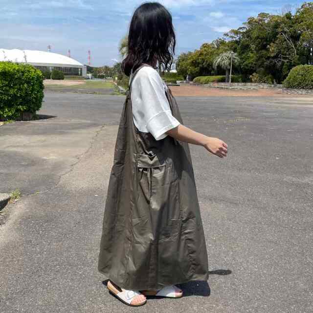 ナイロン風カーゴジャンパースカート