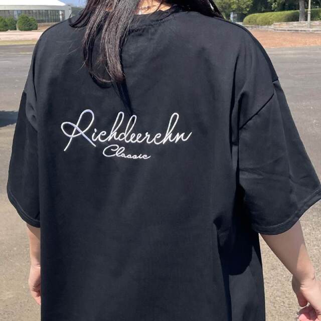 バック刺繍ロゴTシャツ