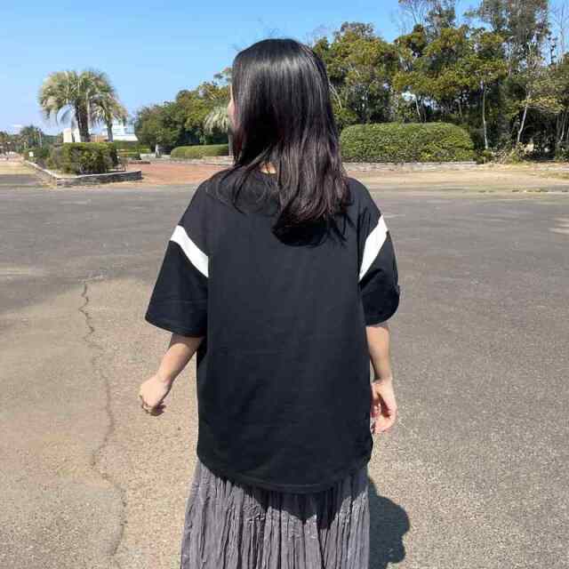 袖配色ロゴTシャツ