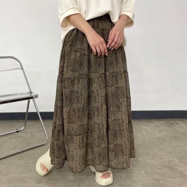 総柄ティアードスカート
