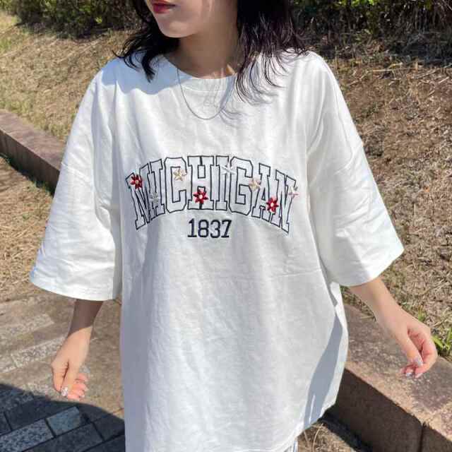 カレッジロゴ花刺繍BIGTシャツ