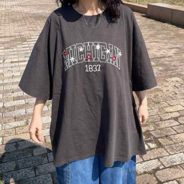 カレッジロゴ花刺繍BIGTシャツ