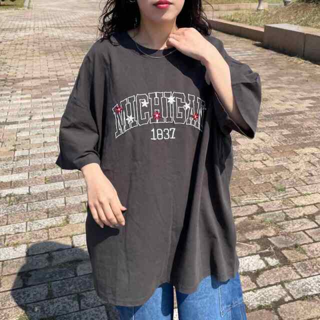 カレッジロゴ花刺繍BIGTシャツ