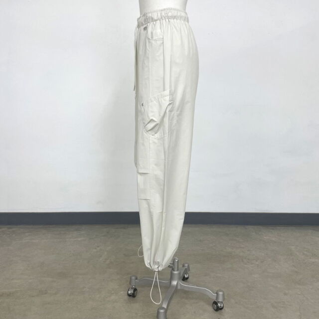 ナイロン風カーゴパンツ