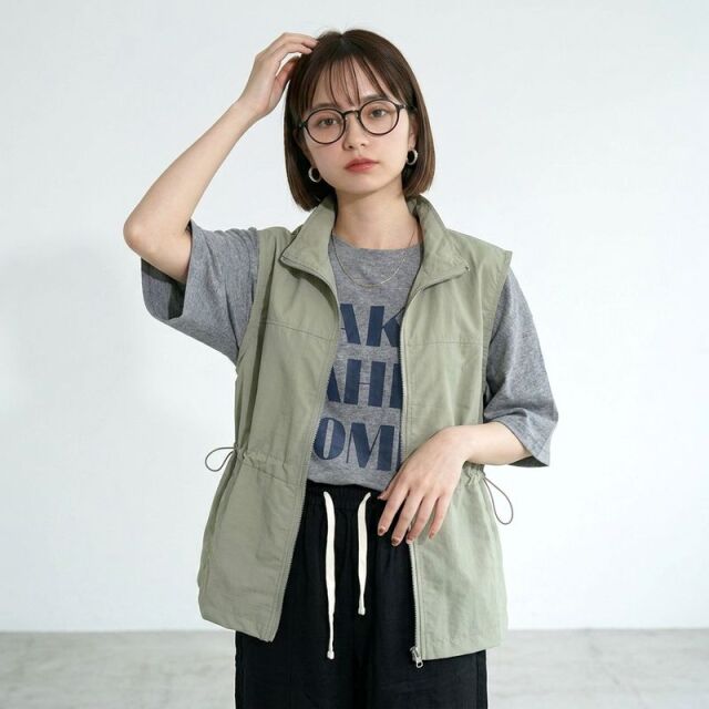 ナイロン風スタンドベスト