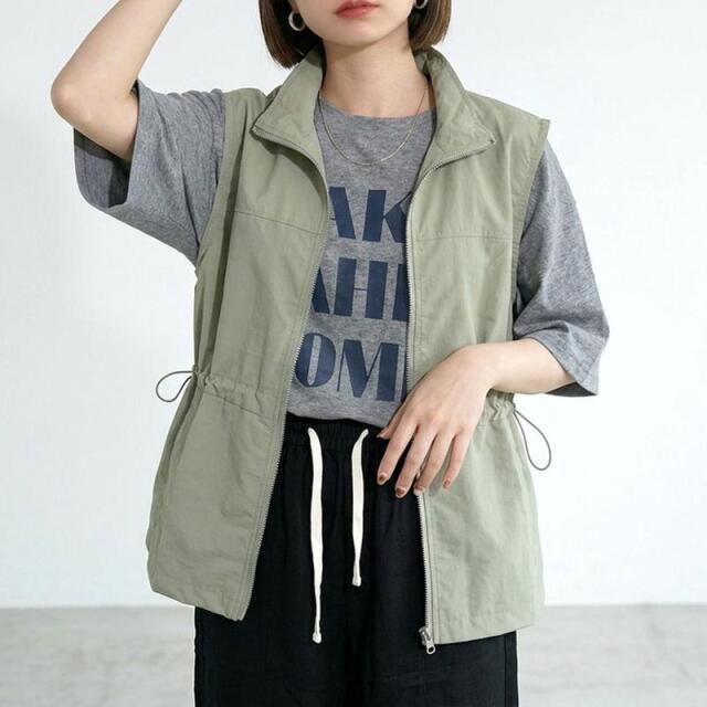 ナイロン風スタンドベスト