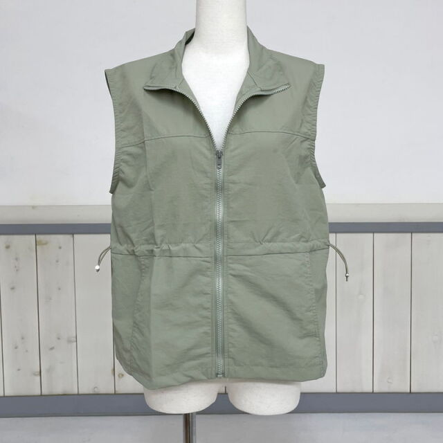 ナイロン風スタンドベスト