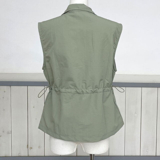 ナイロン風スタンドベスト