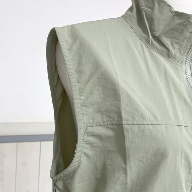 ナイロン風スタンドベスト