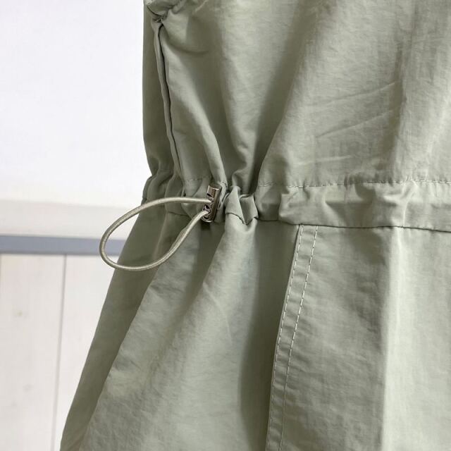 ナイロン風スタンドベスト