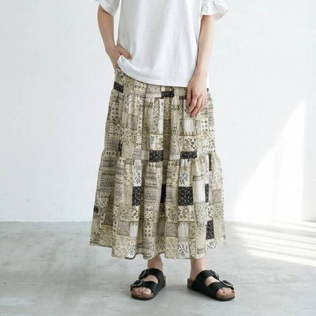 総柄ティアードスカート