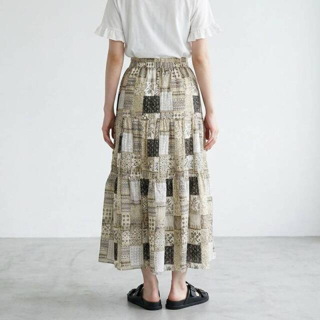 総柄ティアードスカート