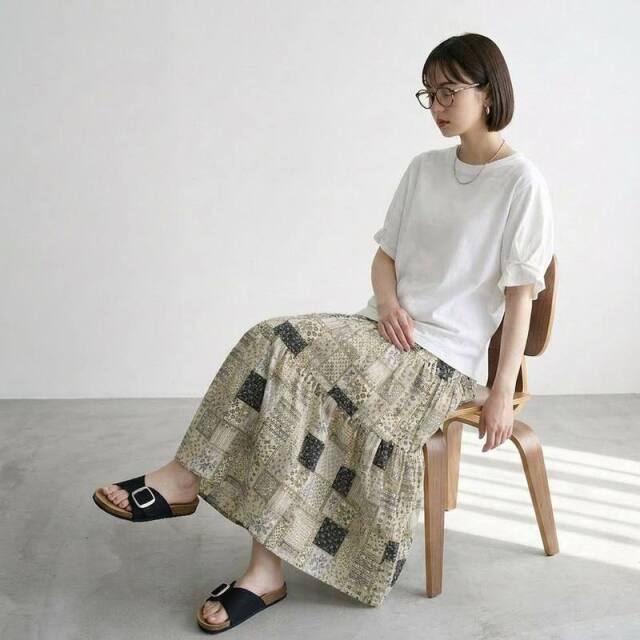 総柄ティアードスカート