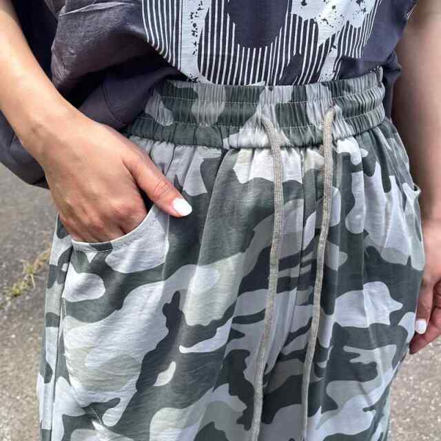 迷彩カーゴパンツ