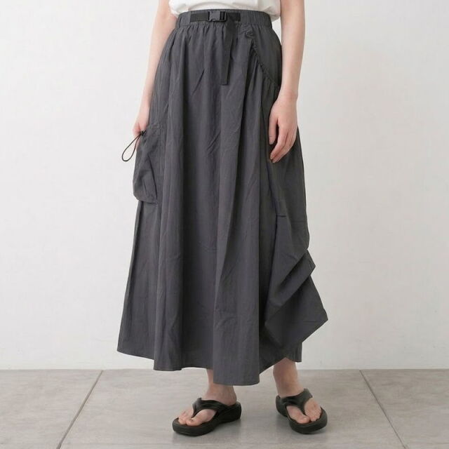 ナイロン風ベルトスカート