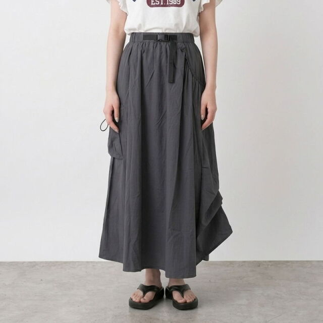 ナイロン風ベルトスカート
