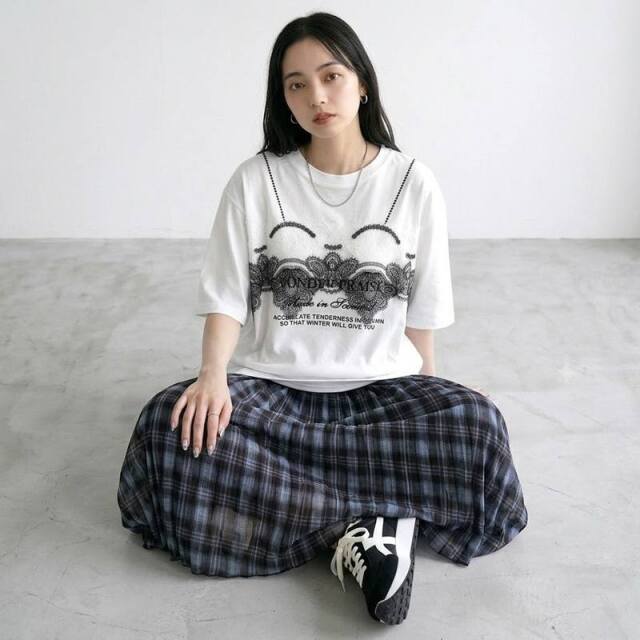 レースキャミレイヤード風ロゴTシャツ
