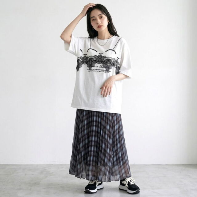レースキャミレイヤード風ロゴTシャツ