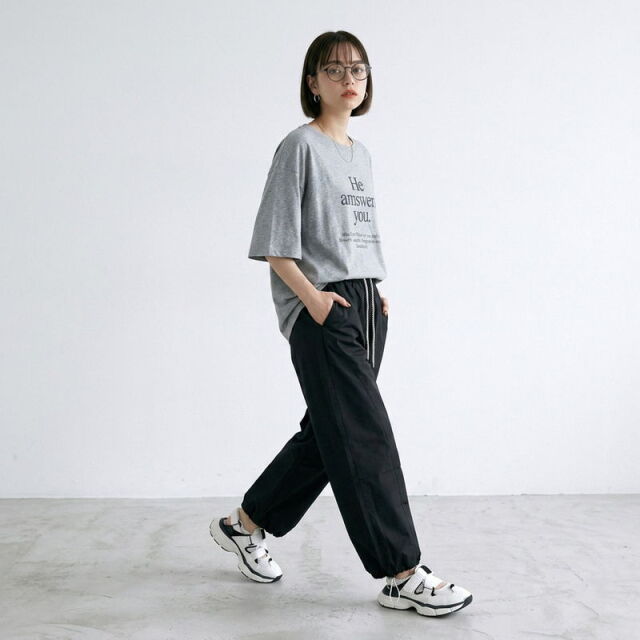 ナイロン風カーブパンツ
