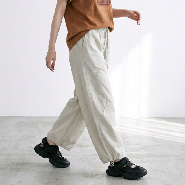 ナイロン風カーブパンツ