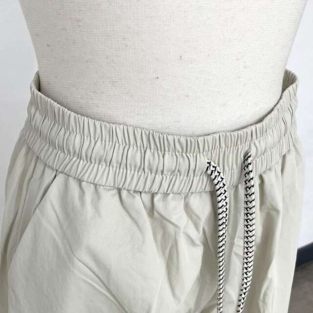 ナイロン風カーブパンツ