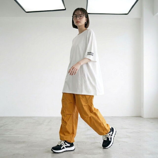 ナイロン風刺繍ロゴパンツ