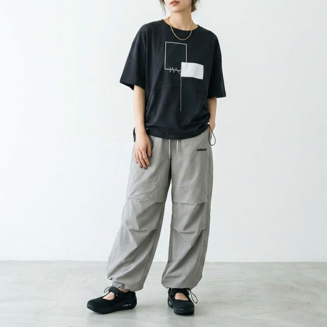 ナイロン風刺繍ロゴパンツ