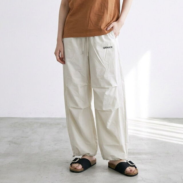 ナイロン風刺繍ロゴパンツ