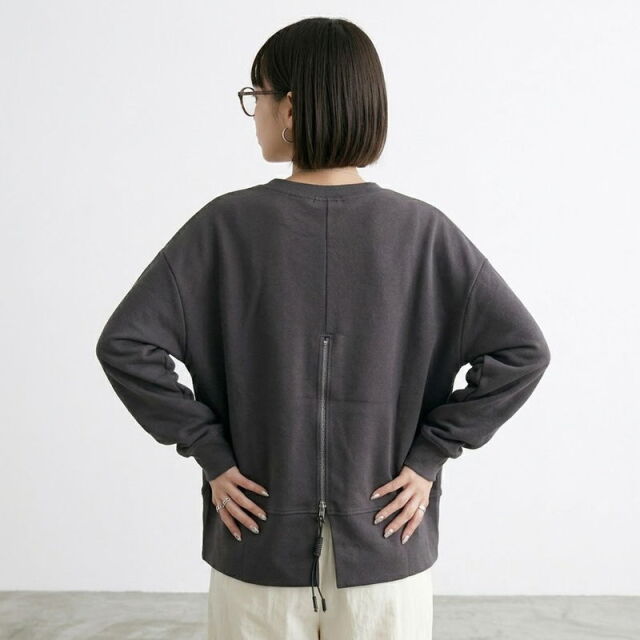 バックZIPプルオーバー