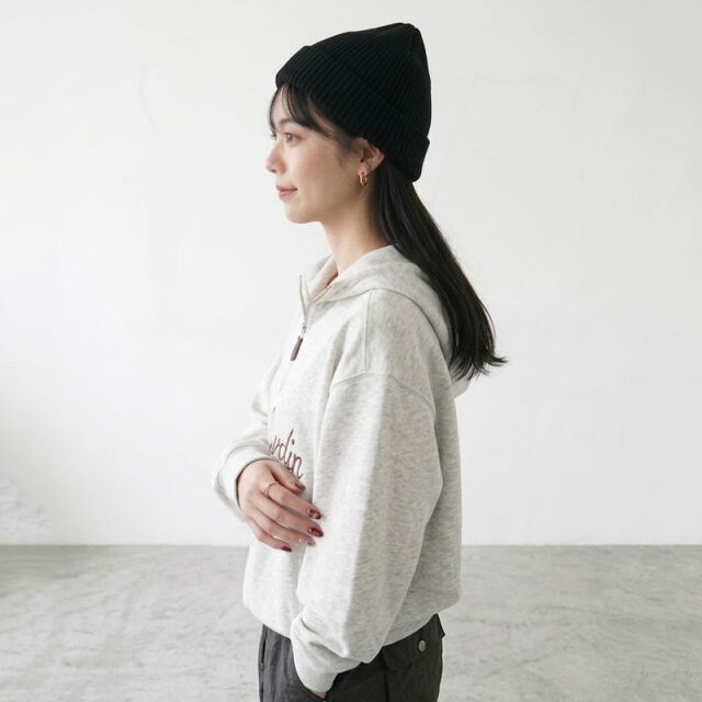 刺繍ロゴハーフジップパーカー