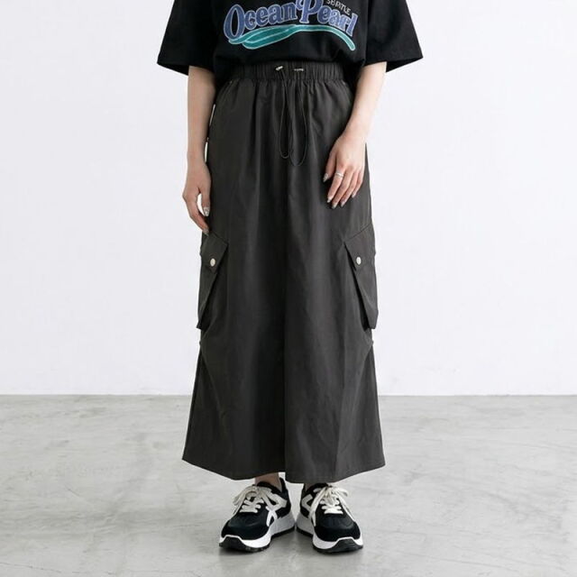 ナイロン風カーゴスカート