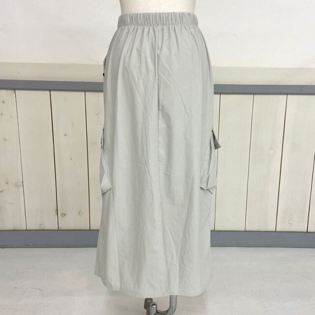 ナイロン風カーゴスカート