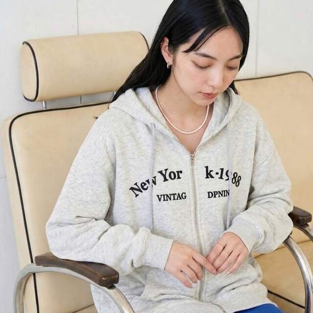 刺繍ロゴZIPパーカー