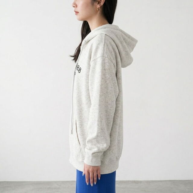 刺繍ロゴZIPパーカー