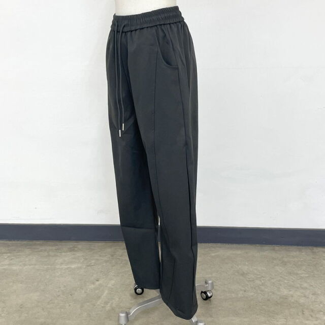 カーブパンツ