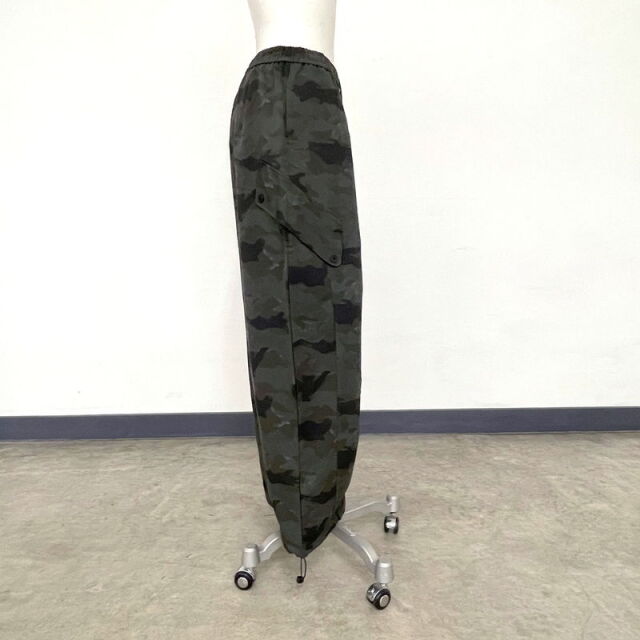柄カーゴパンツ
