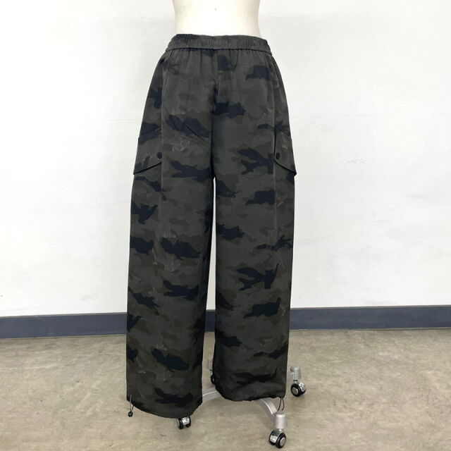 柄カーゴパンツ