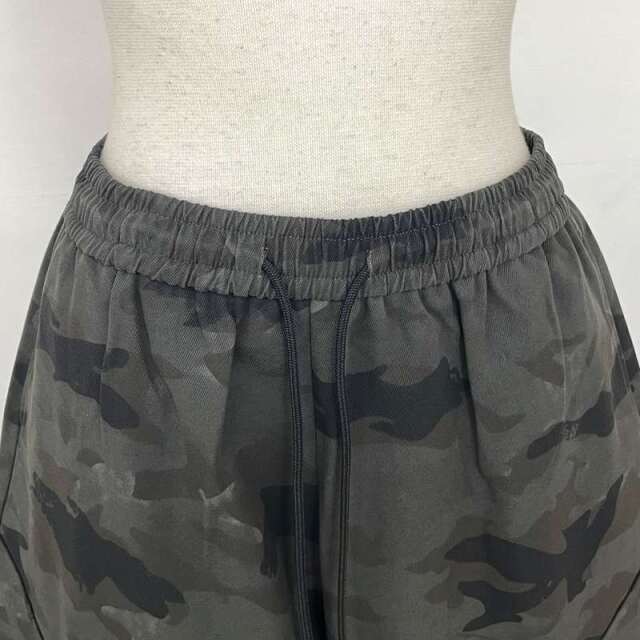 柄カーゴパンツ