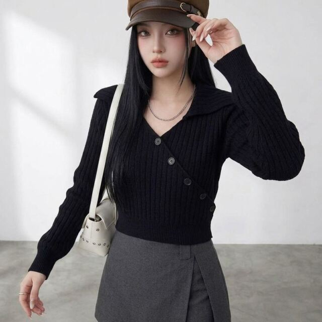 ボタン変形ニットプルオーバー
